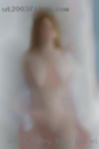 Small horny town gal with big dreams from Colmesneil Texas.